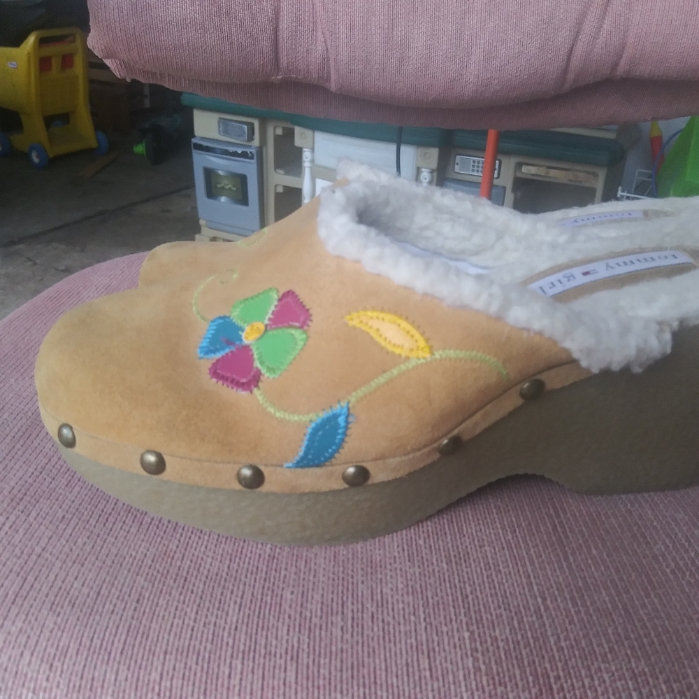 Tommy girl suade Clogs